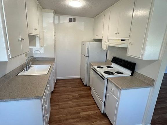 5th image of 2550 Arroyo Dr APT 2