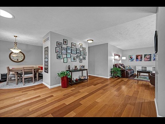 3rd image of 216 S Hershey Rd