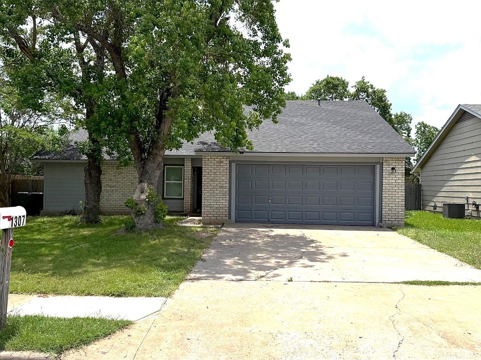 1st image of 1307 Wroxton Way