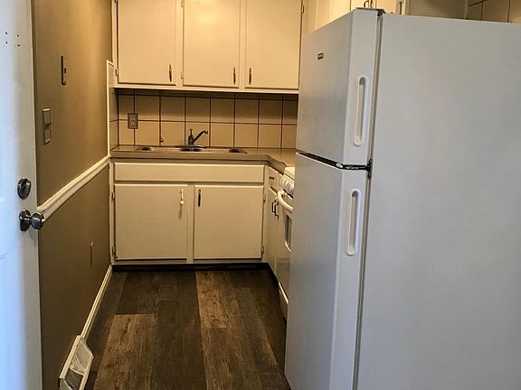 2nd image of 105 W 13th St