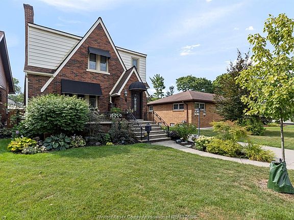 2nd image of 2079 Verdun Ave