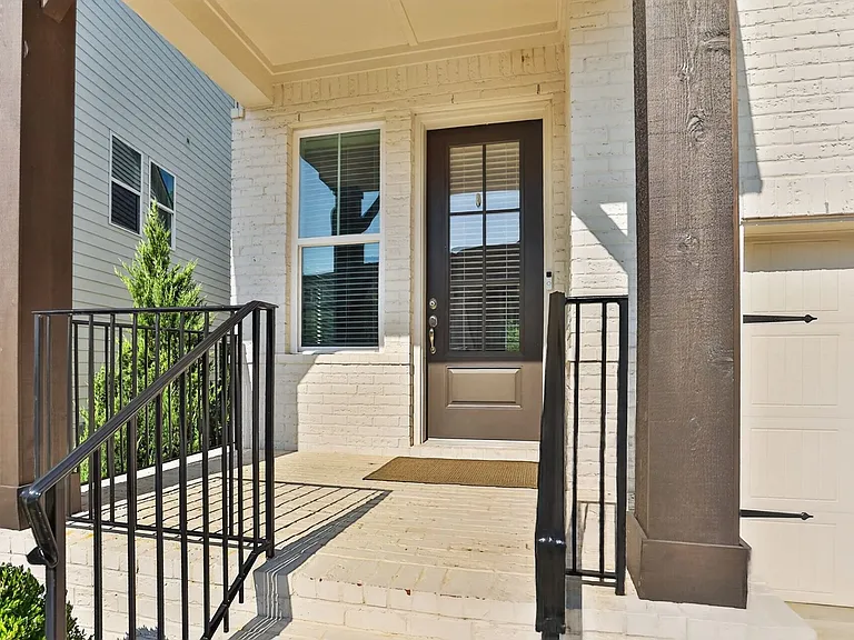 1241 Westshore Dr — Photo 2