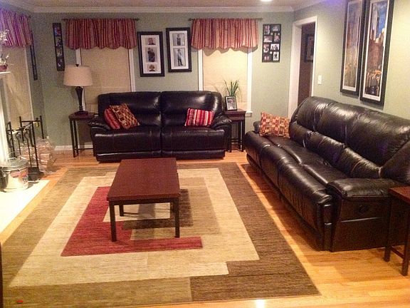 family room (crown molding)