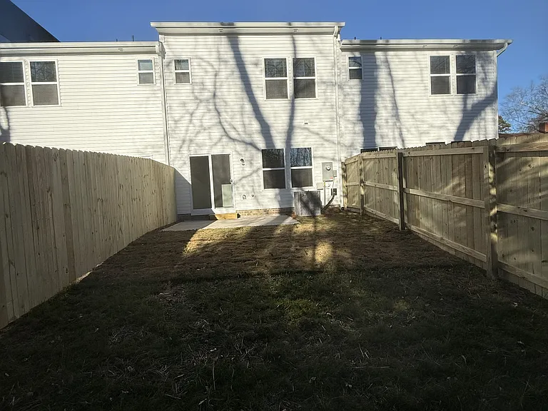 1432 Anderson St — Photo 32