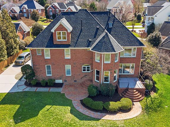 3rd image of 104 Gambardelli Ct