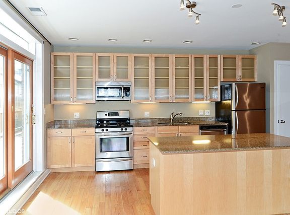 4th image of 2233 W Lawrence Ave #2