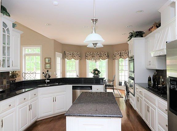 4th image of 521 Ashbury Dr