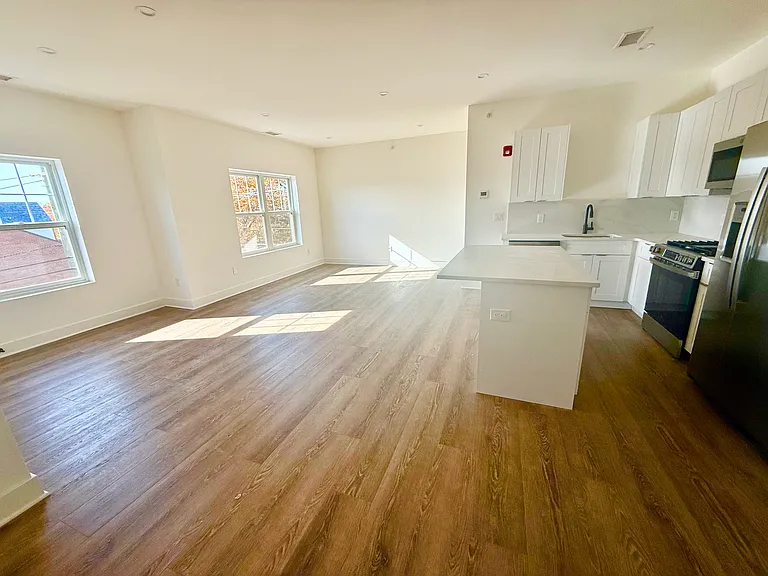 581 Middlesex Ave #3 — Photo 9