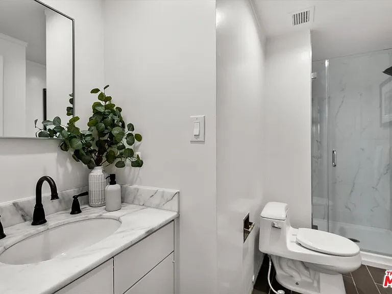 1333 S Beverly Glen Blvd #405 — Photo 14