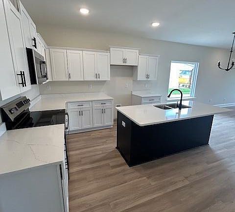 4th image of 6039 Hickory Point Dr
