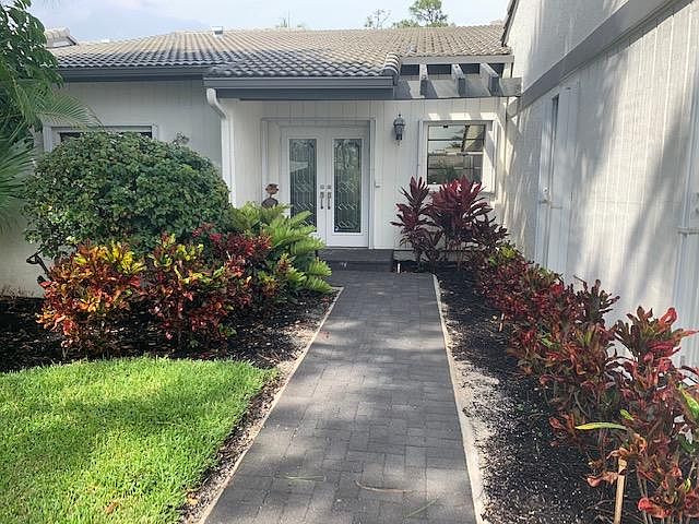 1st image of 89 Cambridge Ln