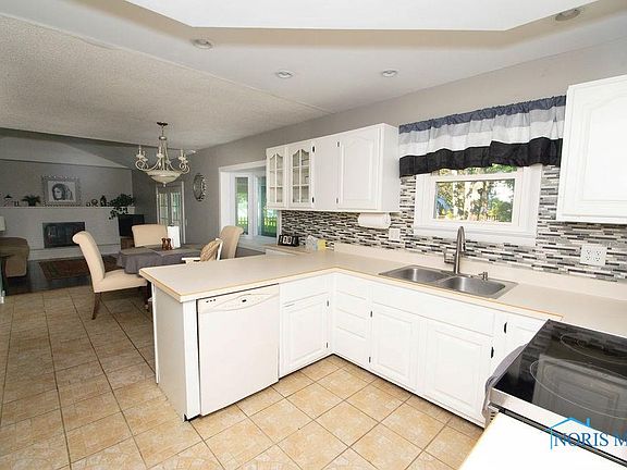2nd image of 536 Surrey Dr