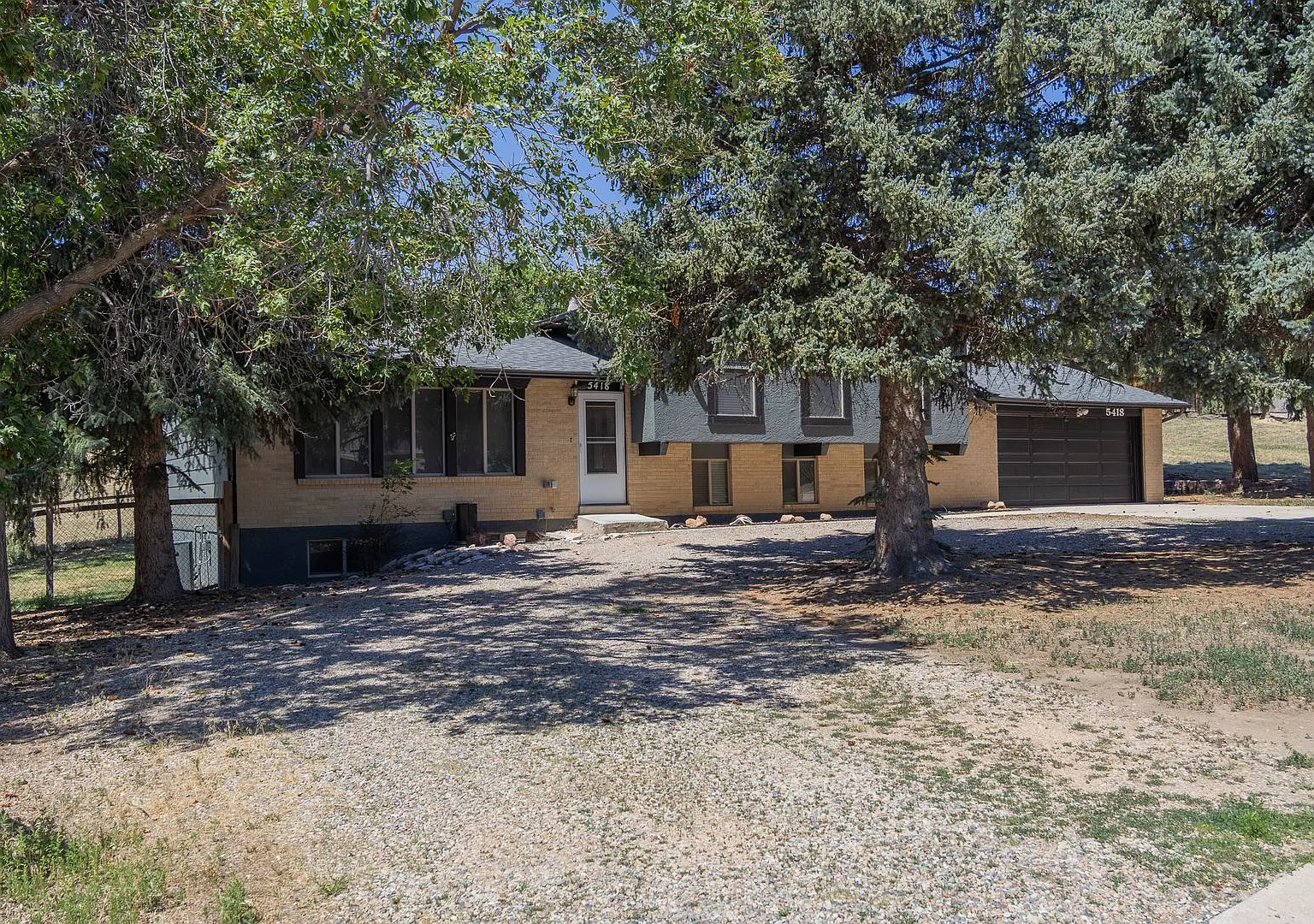 Large home on almost an acre- Academy and Flintridge, 80918! — Photo 2