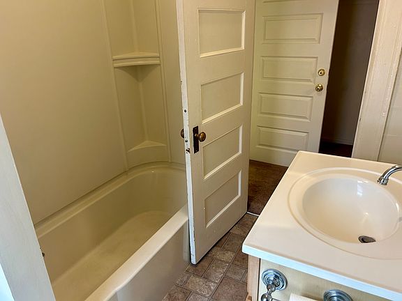5th image of 1427 Clayton St APT 2