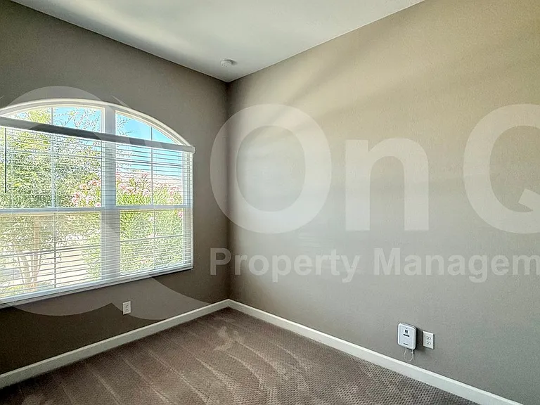 40847 W Hillman Dr — Photo 10