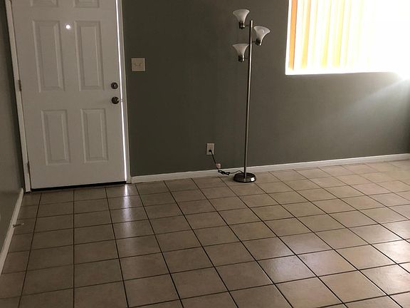 2nd image of 124 W Lancaster Blvd #1/2