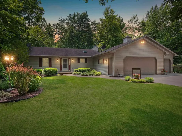 N6158 Moore Rd, Seymour, WI 54165