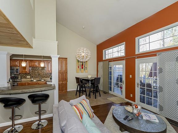 4th image of 219 Brentwood Way