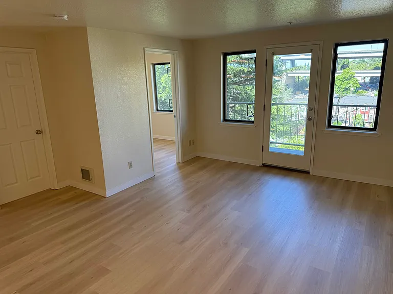 7017 35th Ave NE #205 — Photo 4