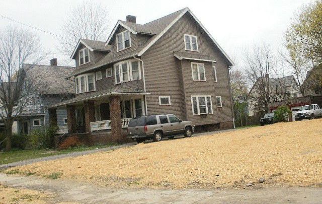 2nd image of 3219 Sycamore Rd
