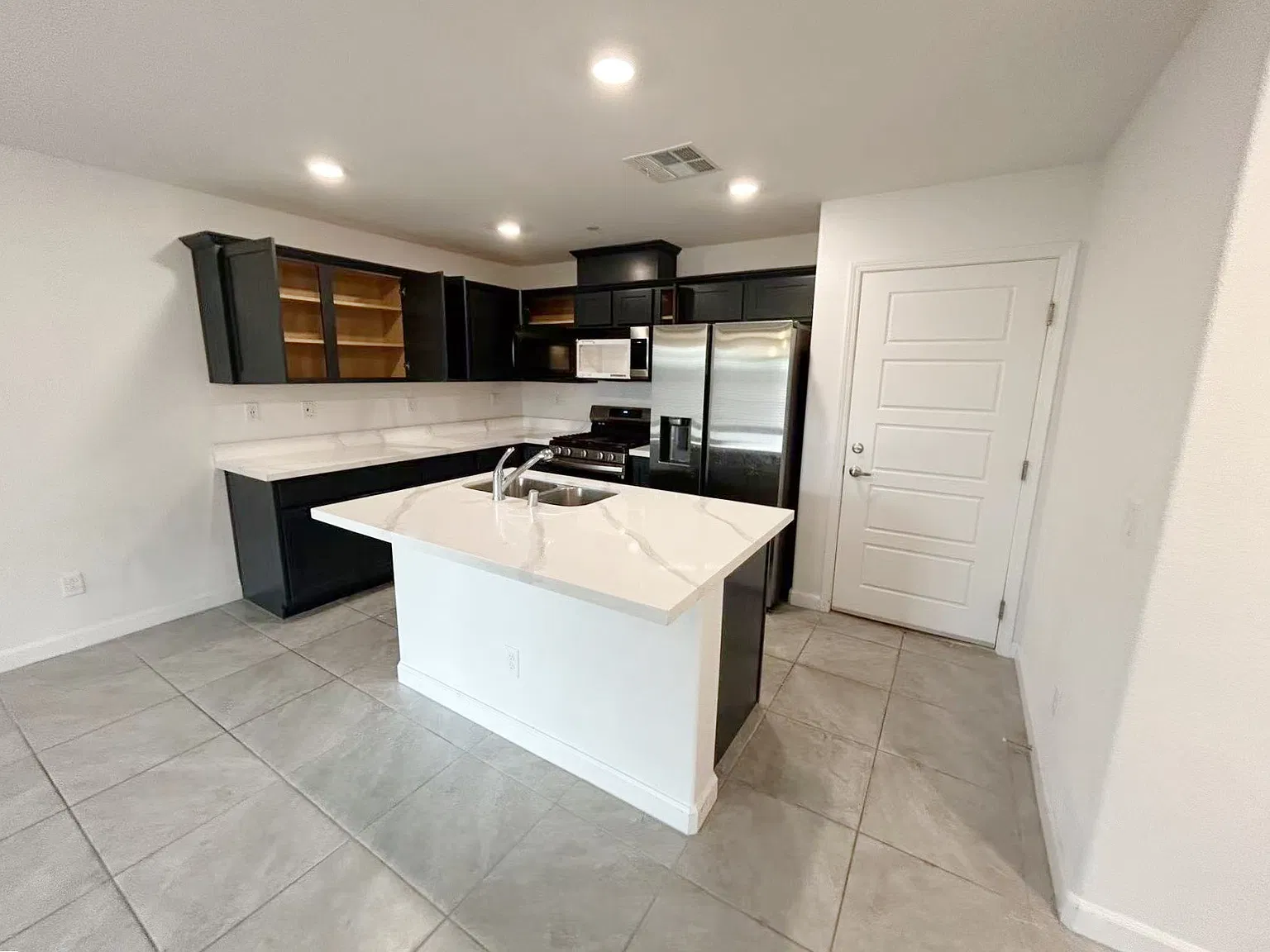 Grecian Queen Ave - 3447** - Kevin - 1 — Photo 4