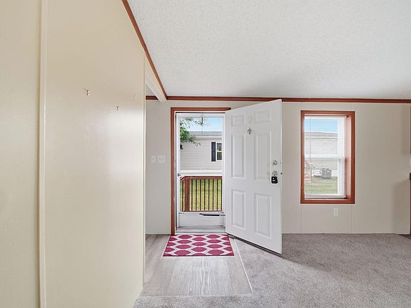 4th image of 181 Newbury