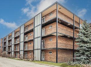 6961 N Oakley Ave APT 304, Chicago, IL 60645