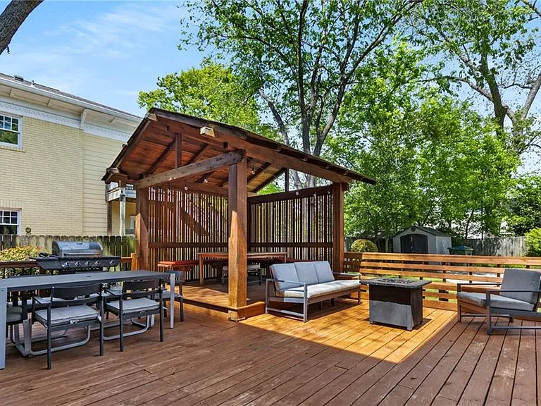 648 Cresthill Ave NE — Photo 38