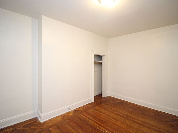 2nd image of 2842 Saint Paul St APT 1R