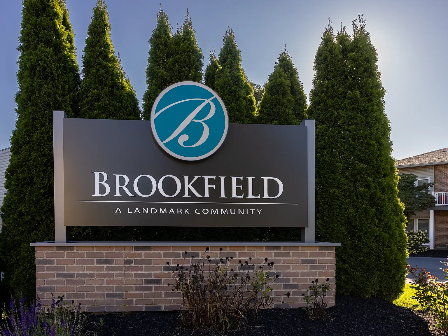Brookfield Apartments — Photo 2