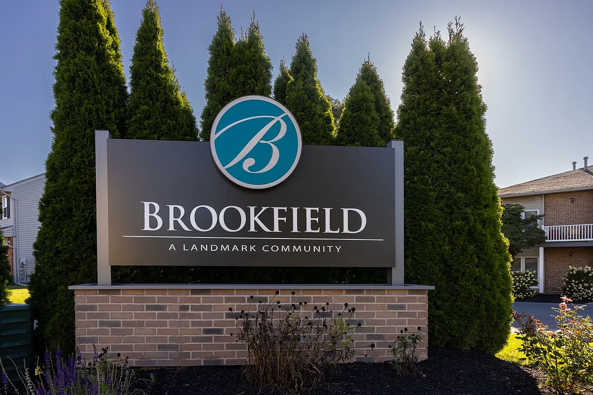 Building Photo - Brookfield Apartments