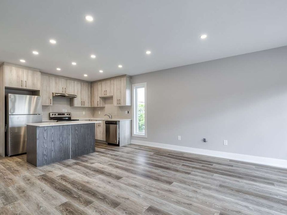 1st image of 53 Rockcliffe Blvd #3