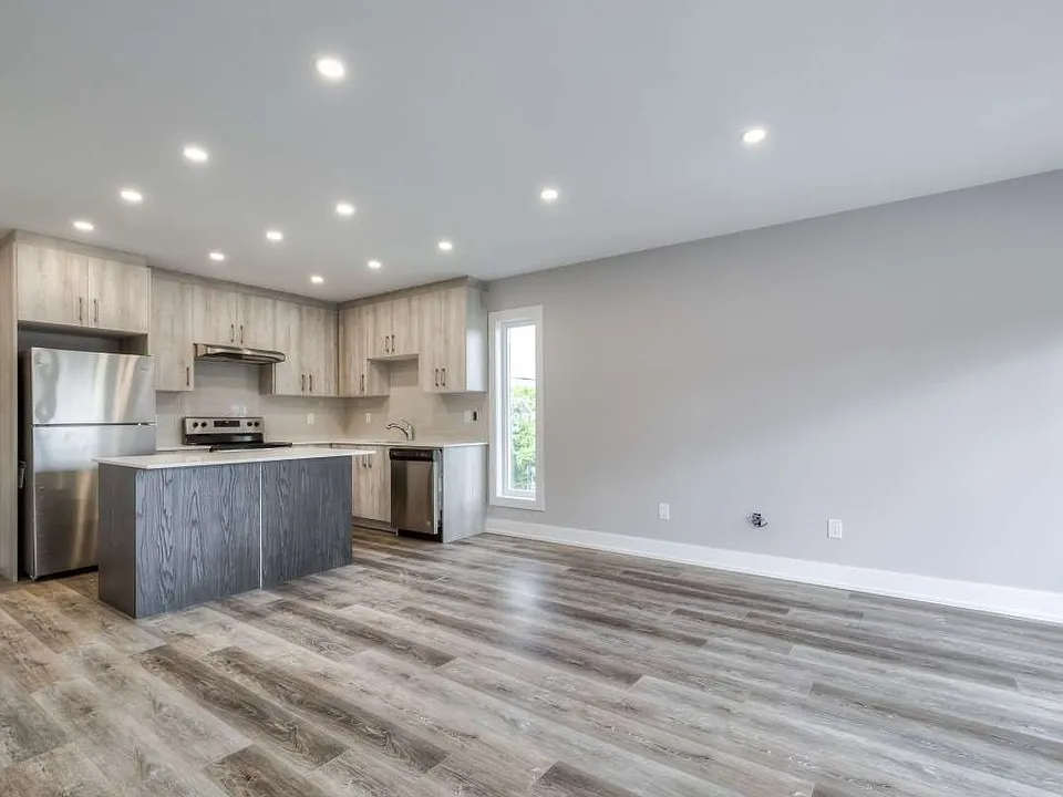 53 Rockcliffe Blvd #3