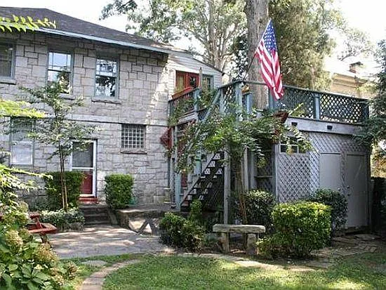 585 Elmwood Dr NE — Photo 1