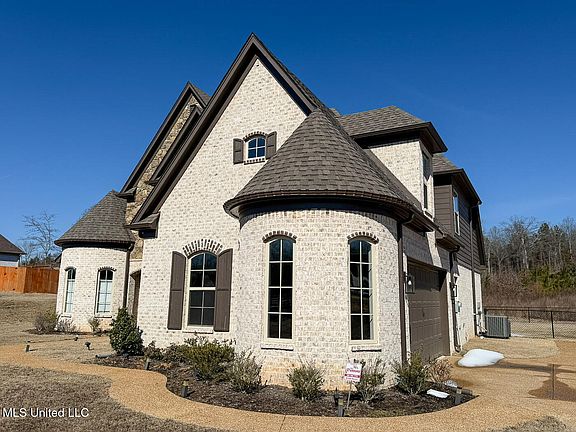 3rd image of 224 Poplar Ln