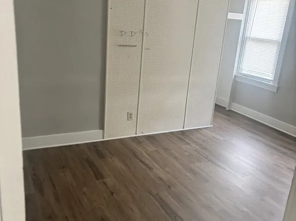 317 Weston St APT 3, Valparaiso, IN 46385