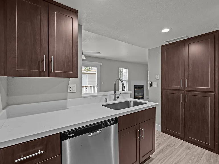 Sutter Station Apartments — Photo 56