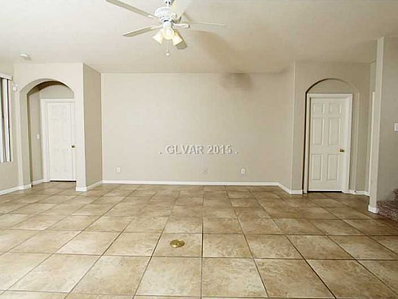 4th image of 829 Bussora Rose Dr