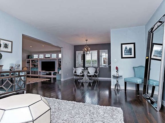 5th image of 23251 Vanowen St
