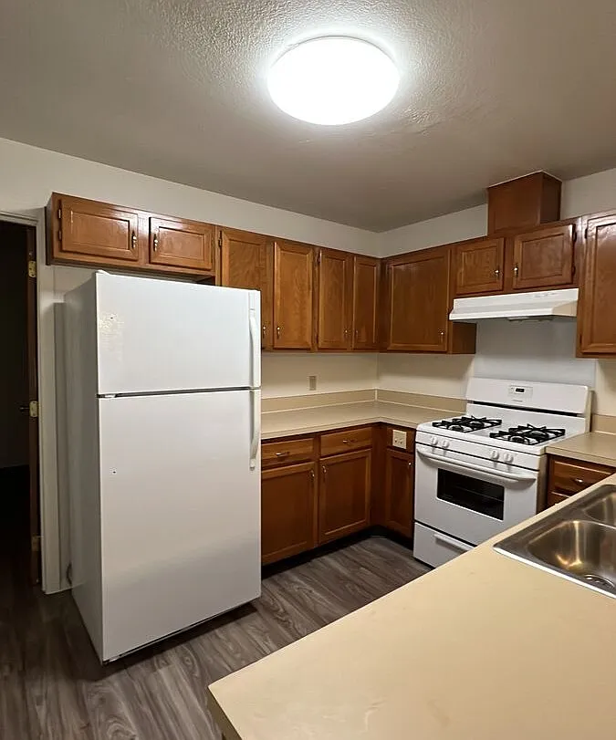 3 bed, 2.0 bath, 1384 sqft, $1,889 — Photo 3