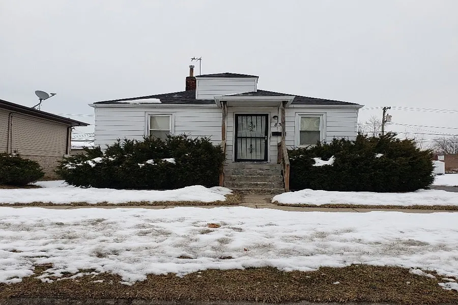 837 Greenbay Ave photo 1