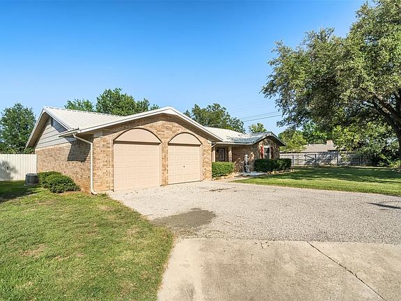 2nd image of 4414 McArthur Cir