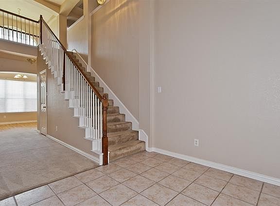 2nd image of 1108 Lilac Ln