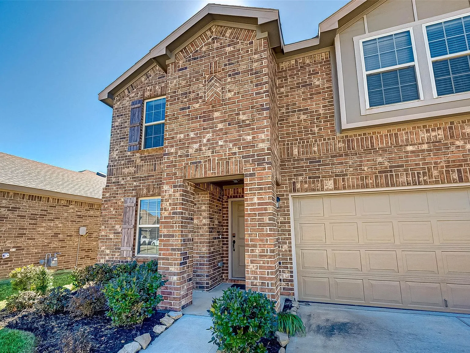 3 bed, 2.5 bath, 2368 sqft, $2,150 — Photo 4