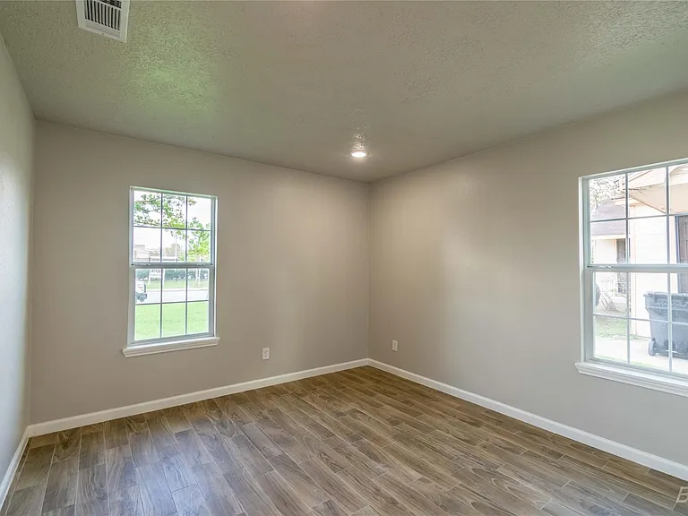 3818 Blodgett St — Photo 31