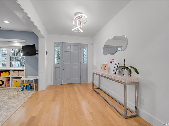 2nd image of 20 Seagull Lane