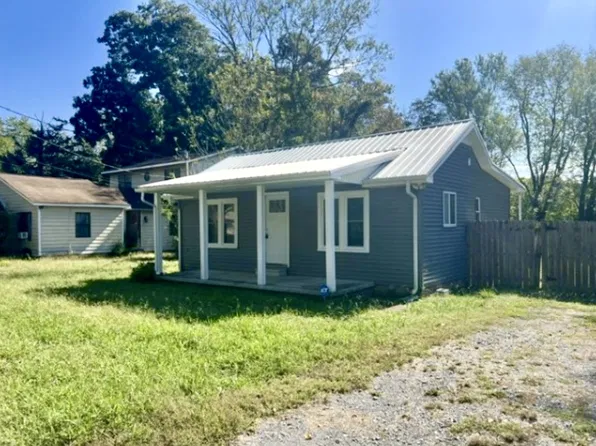 1206 E Lauderdale St, Tullahoma, TN 37388