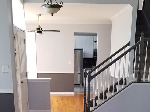 3rd image of 18600 W Point Dr