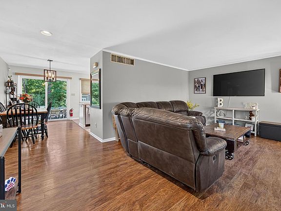 3rd image of 27 Grasmur Ct
