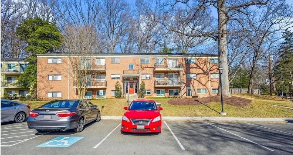 Building Photo - 10696 Weymouth St #202